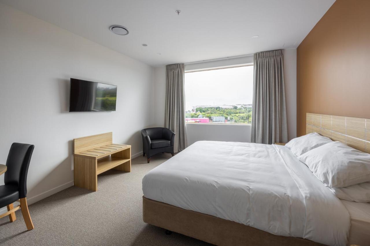Manha Hotel Auckland Airport Bagian luar foto