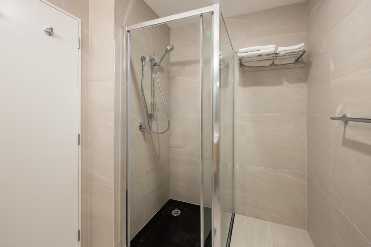 Manha Hotel Auckland Airport Bagian luar foto